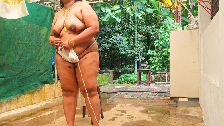 Anne Ipe: Mallu велика дупа сексуальної мамки в традиційному loincloth і bodice, представлений в сексуальному тілі на відкритому повітрі