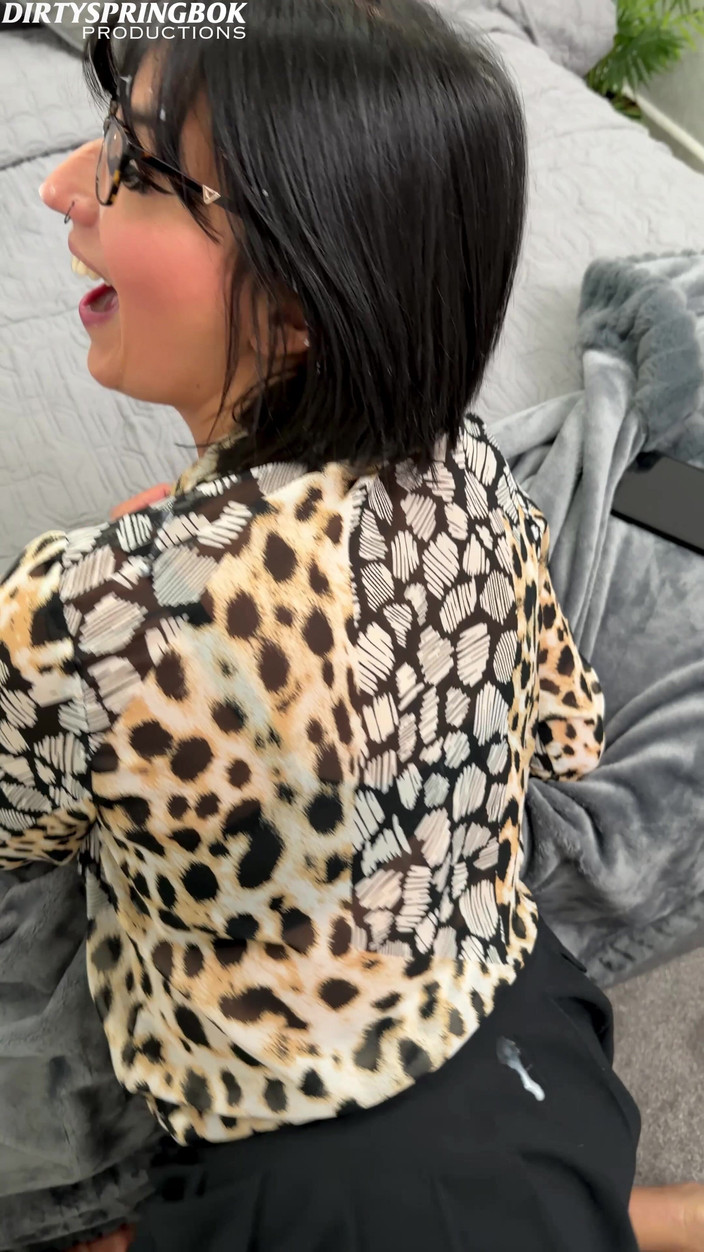 Aaliyah Yasin: Aaliyah se fait baiser par son caméraman