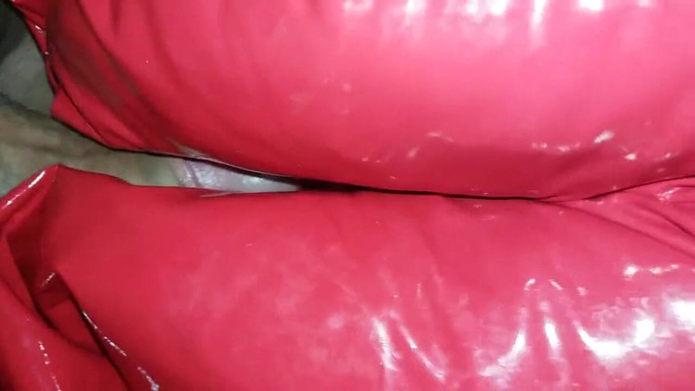 Naxy: Celana mengkilap merah disetubuhi tanpa mucrat