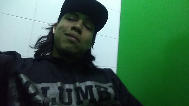 AlexAlejandro13: Ayo masuk ke toilet umum