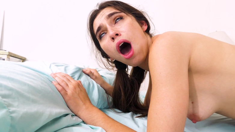 Reality Junkies: La mia sorellastra arrapata 2 scena 1 lei vuole il suo cazzo