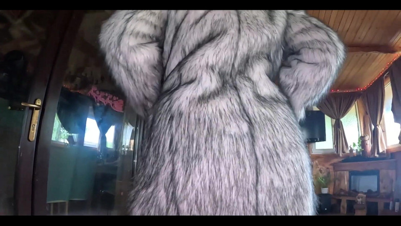 MilfyCalla: Sexy Fur Coats