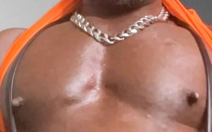 Black mature kinky muscle: Grote spierborst Roid buik perverse stiefvader in zelfgenoende solo-sekssessie
