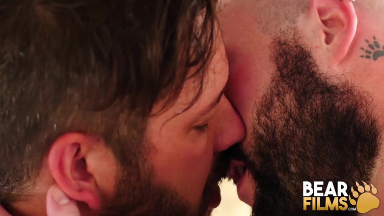 Bear Films: BEARFILMS - justin west trapanata dal succoso orso Adam Jones