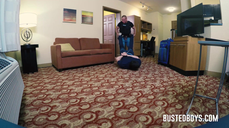 Busted Boys: Damien Nichols - Gefesselt und tamed