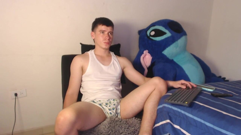 Icyhot707: Tânăr latino mare se masturbează peste pantaloni