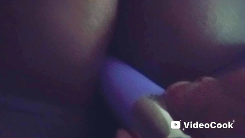 Lola Tha Pink Bunny: 늦은 밤 바이브레이터 플레이!!