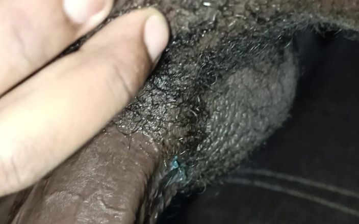 Valpee: 大きなおっぱいと甘い黒檀の黒い毛深い猫の義理の妹は義理の兄弟とベッドを共有し、夜に激しくファックされます