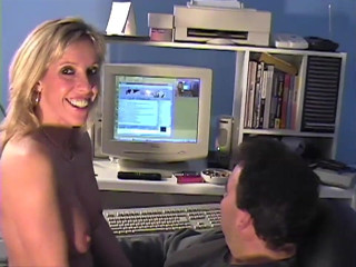 Carol Cox - The Original Internet Porn Star: キャロルは彼女のスタジオのオープニングで3人の男を吸うとファック