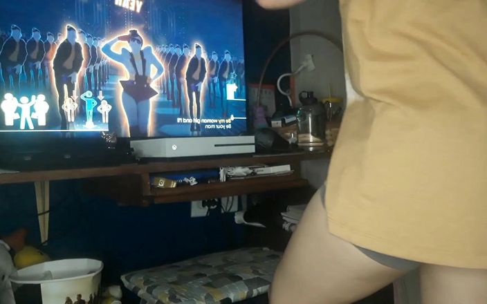 Little Ant2: Fată tocilară perfectă pe Just Dance