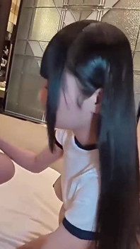Busty I-cup Gravure Idol uchwycony w niezapomnianym, intensywnym i rewelacyjnym występie