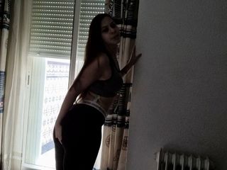Holycandy: Göğüslerimi teşhir ediyor