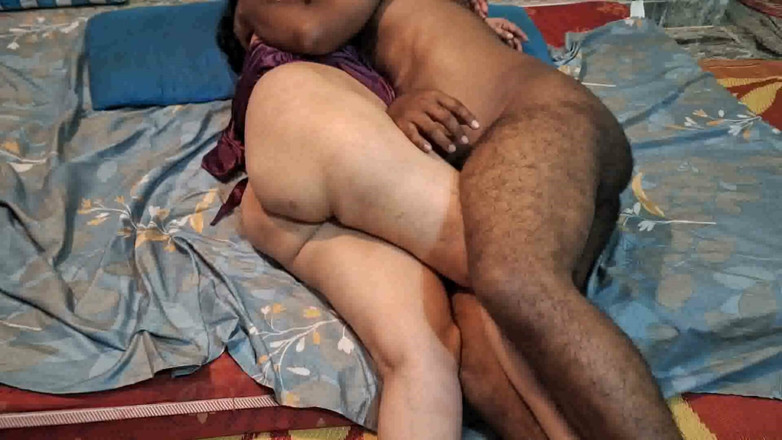 Sexy sindu: Gadis sange india lagi asik nyepong dan ngentot toket besar...