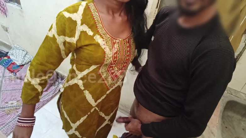 AmpleOunce283: India con lápiz labial rojo mamada a preñada profunda - tiron...