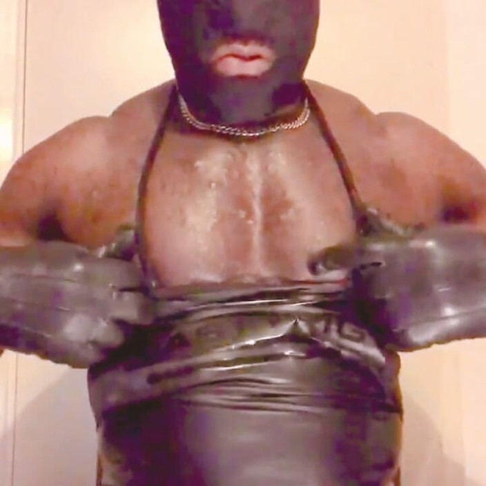 Black smoking muscle stepdad: ラテックスギアドスモークフード付きBBCポルノエッジング