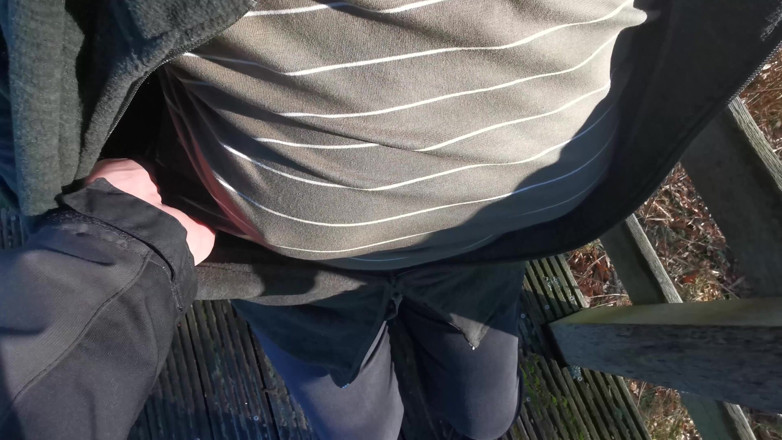 Bouncy Tits Action: Tyłek i cycki w naturze