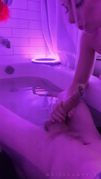 Sexo En La Bañera Con Cachonda Compañera De Cuarto Descubriendo Mi Enorme Polla