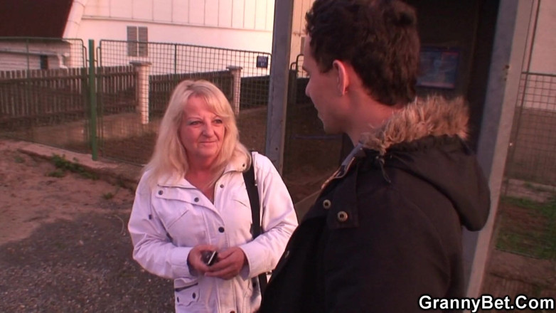 Granny Sluts: Dirty business for business lady