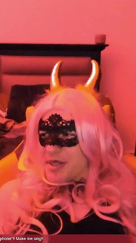 Lovense oyuncağımı yalıyorum