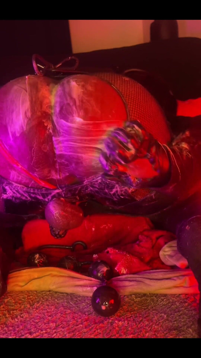 DipsoDeep: Femboy gaapt en scheet romig kontgat met speelgoed - anale training