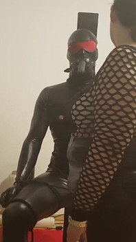 Golden Shower Fetish - dojrzałe Domme Drenches Lateks Niewolnik