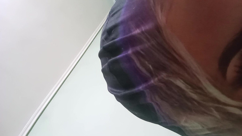 Greek cross lovers: Jsem Elena Andreou, nejbláznivější kříž v Řecku. Roztrhá mě to. Opravdu...