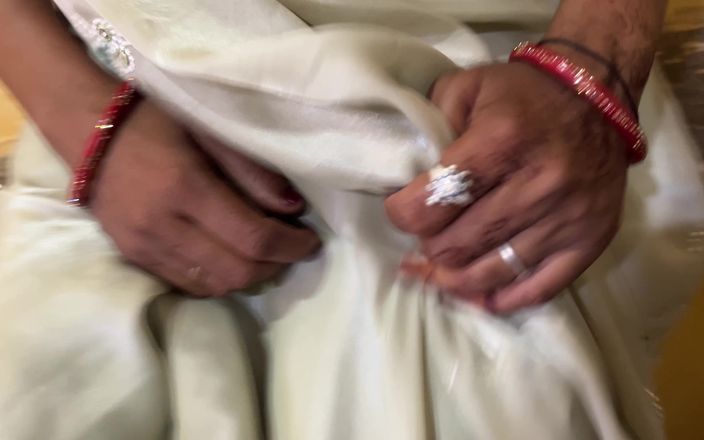 Ritu: Ateşli desi yenge pazarda kayıp baldız bahanesiyle otelde romantizm yaşıyor