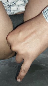 Un ragazzo indiano monta il suo grosso cazzo