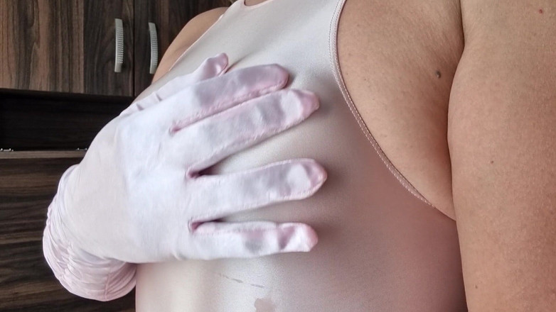 Only bras: 泳装胸部