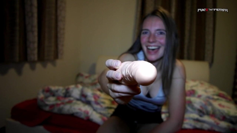 Fuck n Fetish: Karina seni giydiriyor - kadın egemenliği