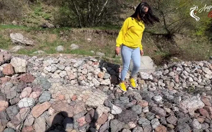 AnGelya G: Tourists Decided to Give a Blowjob in Nature