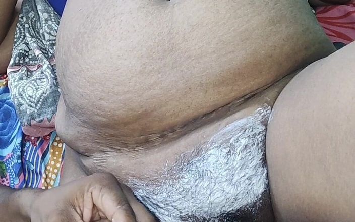 Hot bhabi: 젖탱이를 빨아주는 거유녀