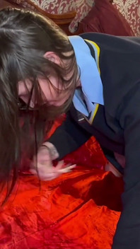 Tonåringen Amy creampie gangbang college uniform