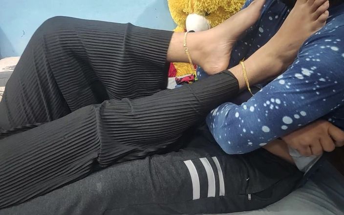 Vaigavarun Feet romance: 가슴 짓밟기