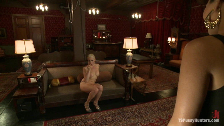 TS Pussy Hunters by Kink: Amcığıyla borcunu ödüyor: lorelei lee ve annalise rose