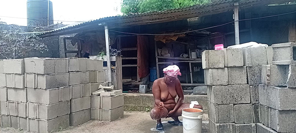 Creamyshuga: 施設外のセクシーな村の女の子の風呂