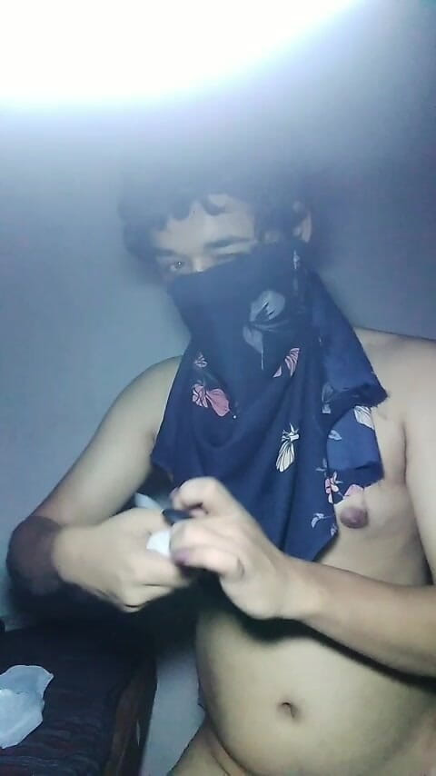 Bitchlily: Si jalang India berseronok dengan lubang pantatnya