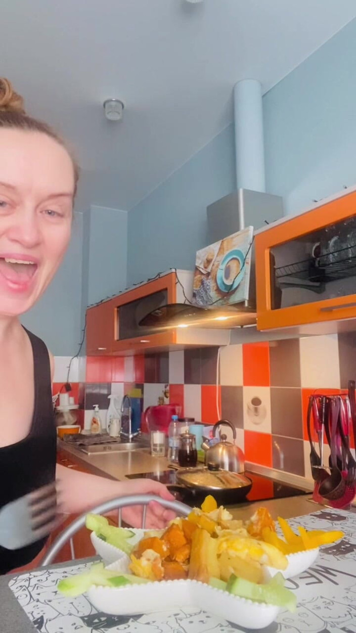 VikkiGeorgia: 거유와 야채 남자, 재미있는 게임