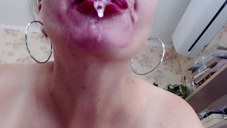 HotMissTessy: Natte pijpbeurt en diep in keel