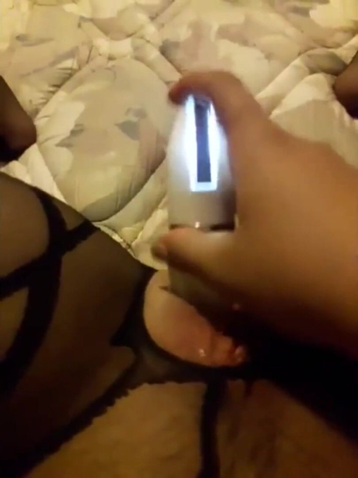Lisababy1986: Playing with my tight pussy
