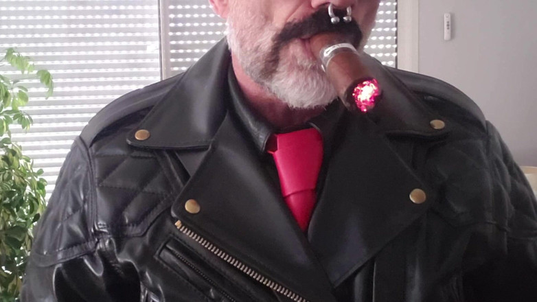 MusclesCigarsFFPig: Red Tie in Full Langlitz