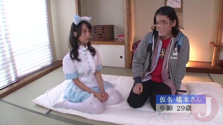 Asian happy ending: Цицькаста азіатська краля дрочить член щасливчика до камшоту