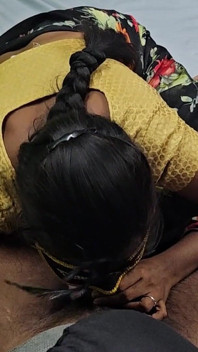 Suri rumah Tamil pemalu melakukan blowjob panas kepada kawan suaminya