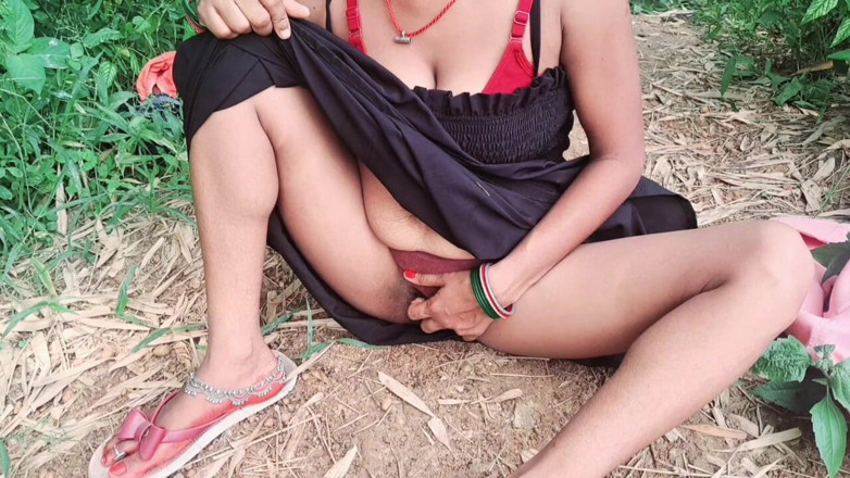 Trilokinath: Desi Bhabhi frisch im freien am morgen