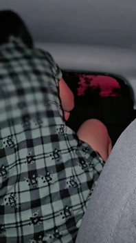 Meia-irmã faz sexo incrível com vaqueira no carro