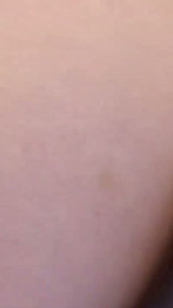 Huge Boobs MILF: Layla Rivera mencerminkan cahaya tindikannya semasa creampie semula jadinya yang...