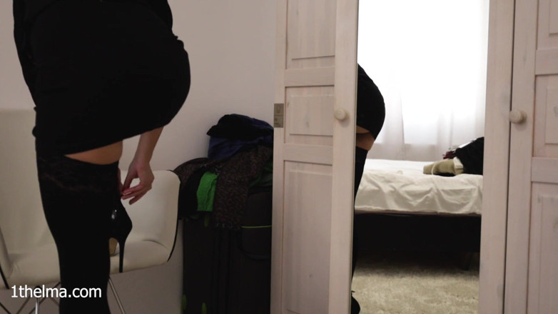 1THELMA: Reverse striptease