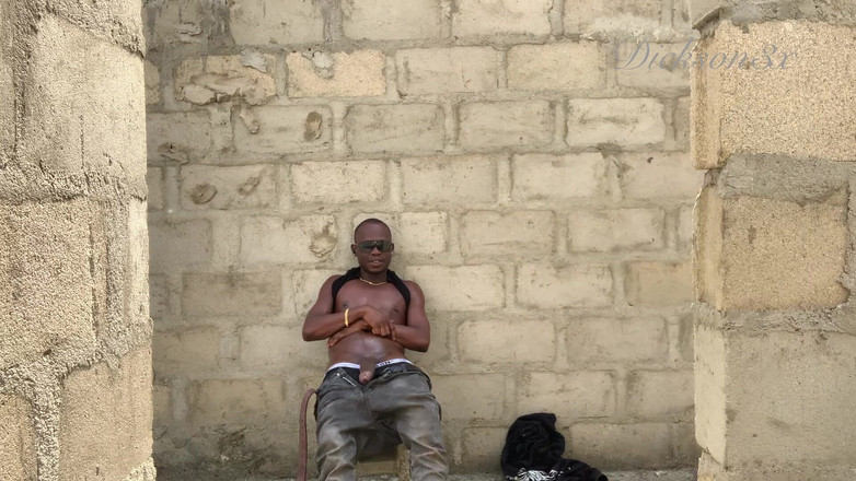 Dickass3x: Moje malá ebenová děvka byla ošukaná v nedokončitelné budově