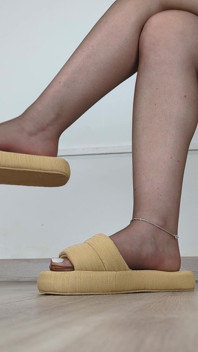 Jeu de chaussures, pendante et marche à la maison, pantoufles et collants (collection de chaussures) - Dame Olga