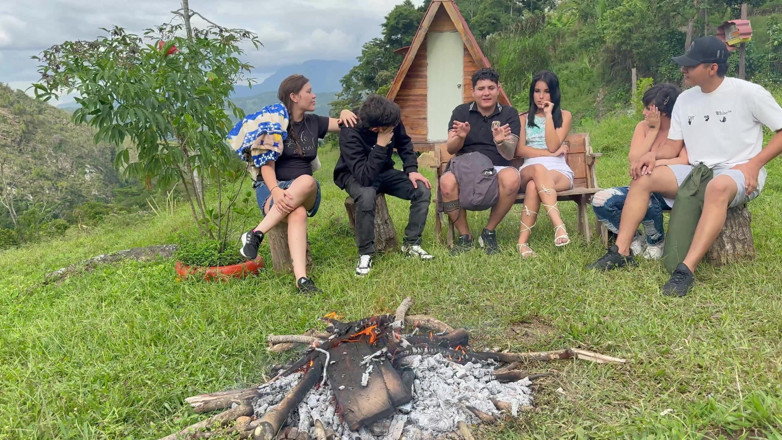 ManuelaAlvarez: เซ็กซ์กลางแจ้ง ชายหนุ่มลาตินจ่ายค่าปรับด้วยเซ็กซ์หนักๆ เพื่อออกจากดินแดนเวทมนตร์ของคนแคระอินเดียน